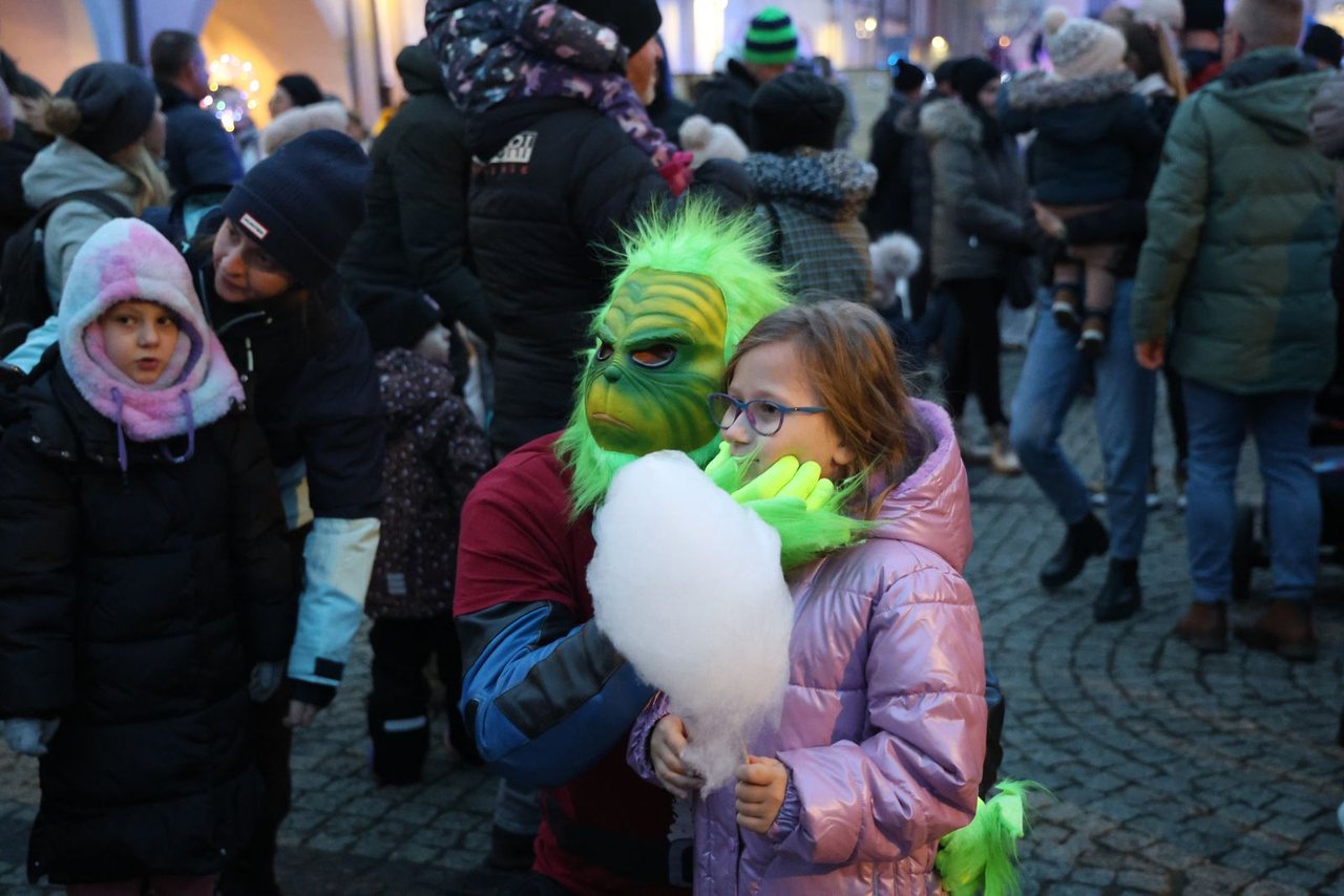 Zaklęcie "Żabek" rozświetliło miejską choinkę