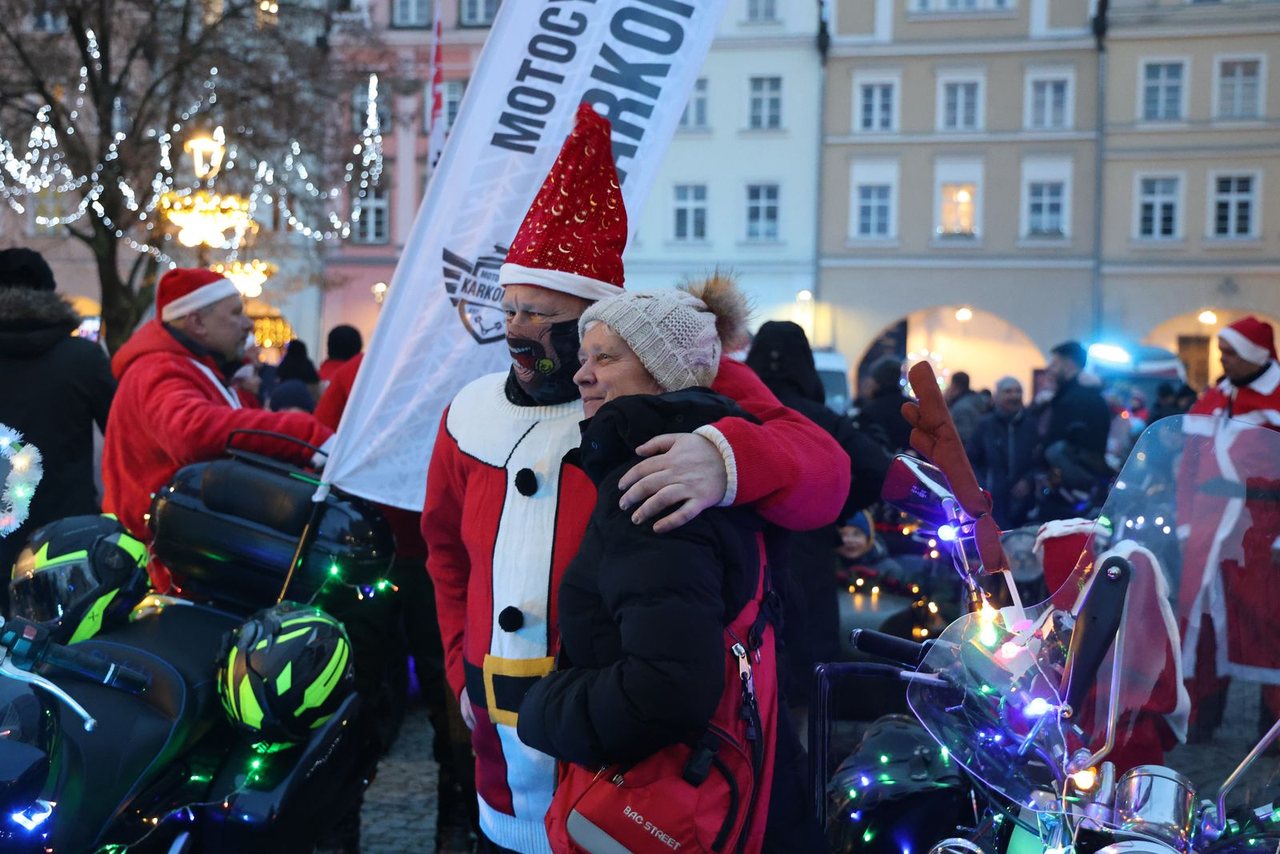 Zaklęcie "Żabek" rozświetliło miejską choinkę
