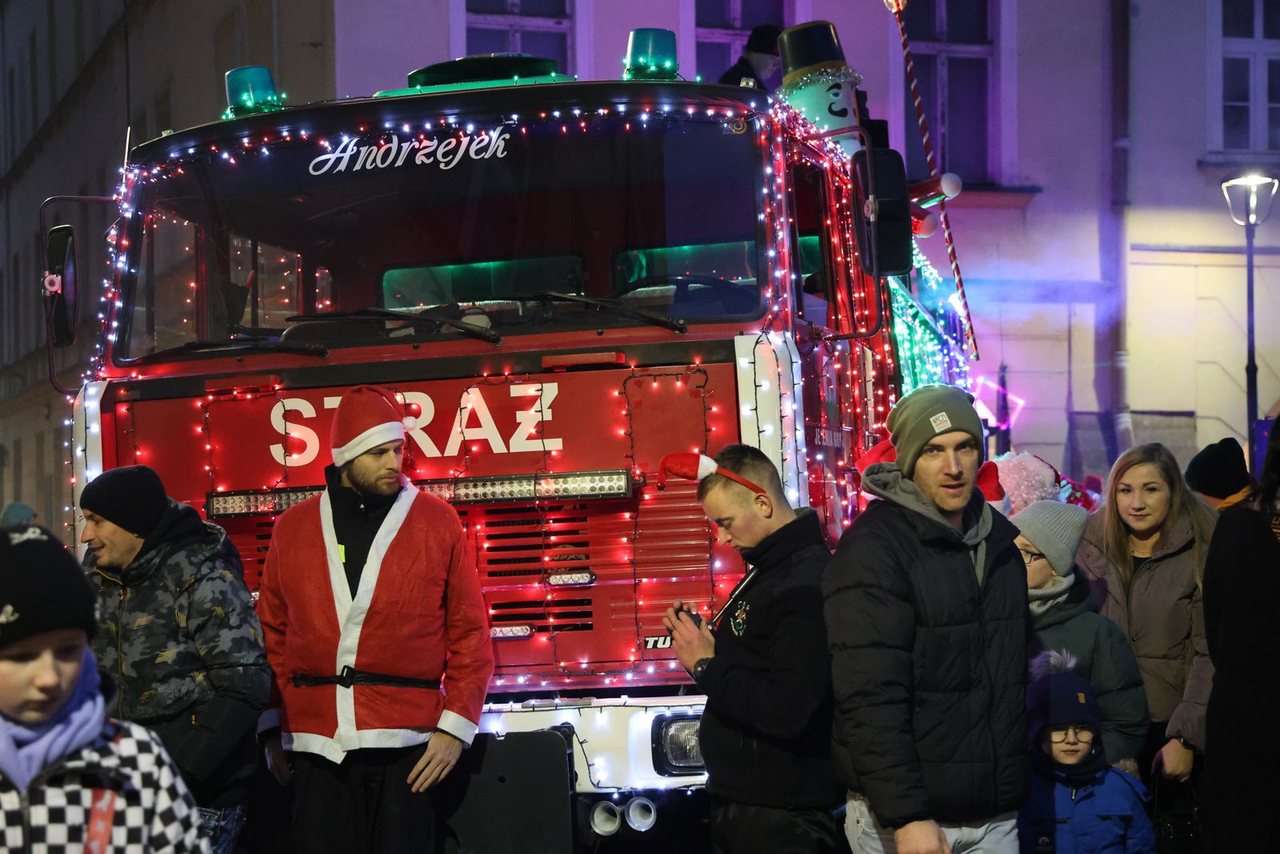 Zaklęcie "Żabek" rozświetliło miejską choinkę