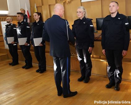Sześcioro nowych policjantów w Jeleniej Górze