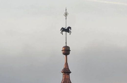 Wieża kościoła w Kowarach lśni nowym blaskiem
