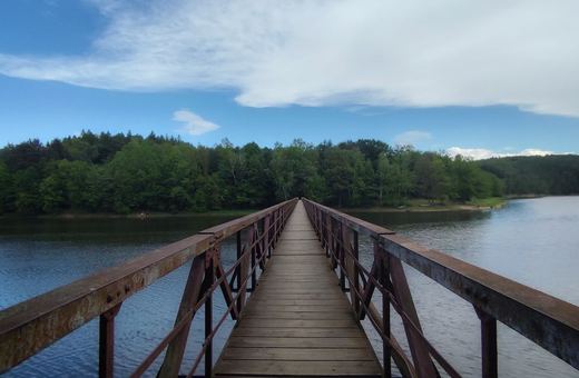 Jezioro Złotnickie – spokojna perła Pogórza Izerskiego