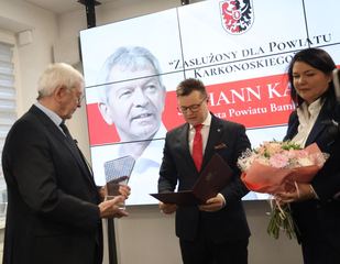 Powiat karkonoski dziękuje swoim zasłużonym