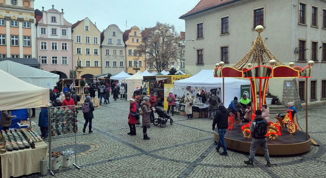 Świąteczne tłumy na Placu Ratuszowym