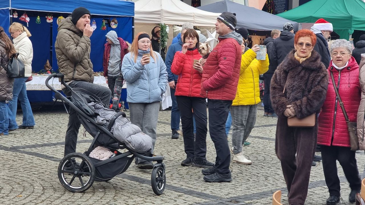 Świąteczne tłumy na Placu Ratuszowym