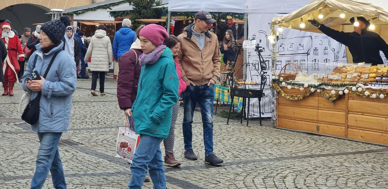 Świąteczne tłumy na Placu Ratuszowym