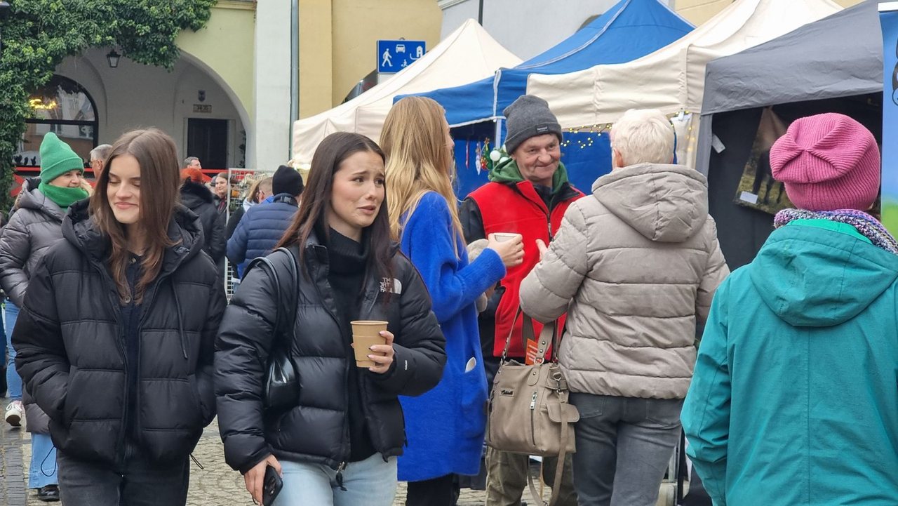 Świąteczne tłumy na Placu Ratuszowym