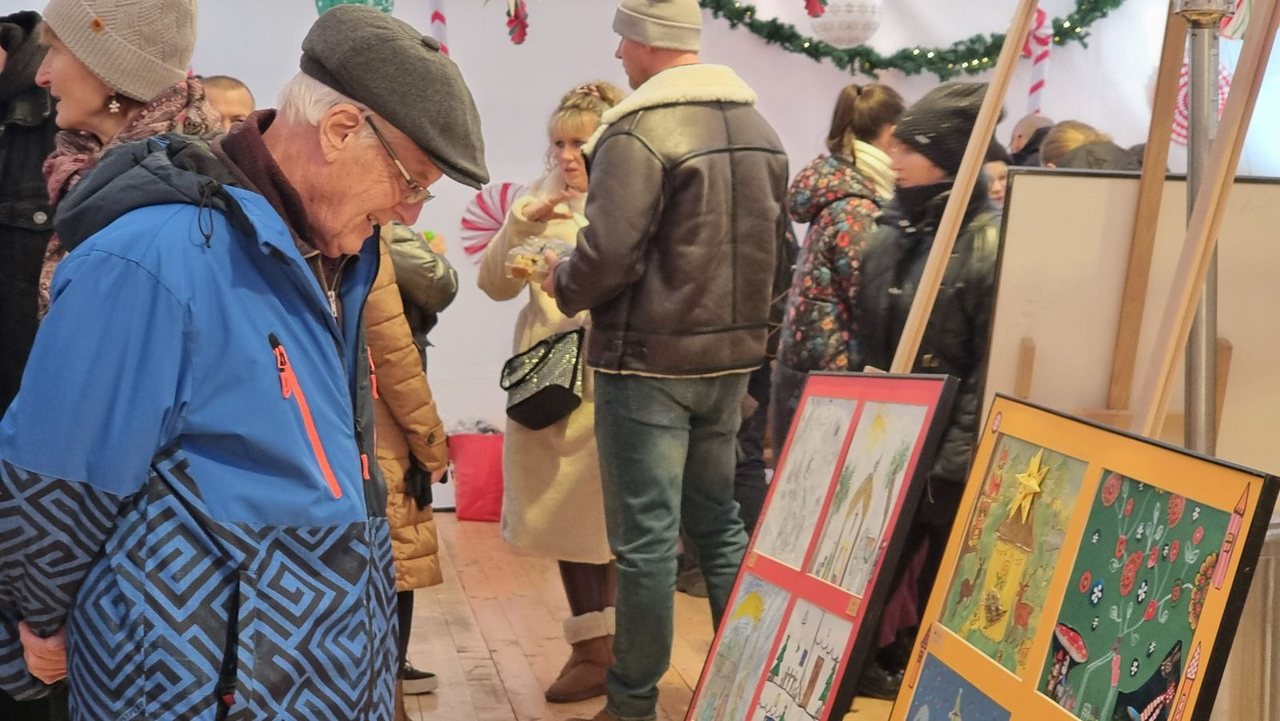 Świąteczne tłumy na Placu Ratuszowym