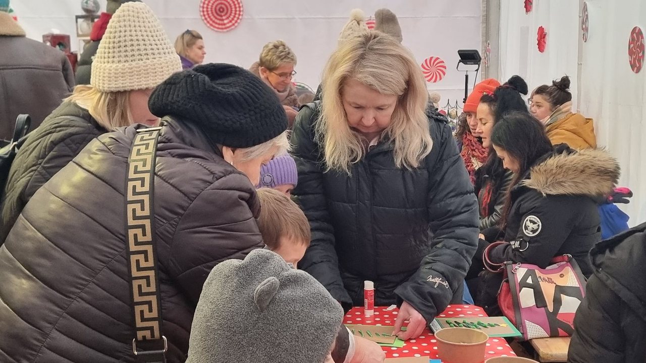 Świąteczne tłumy na Placu Ratuszowym