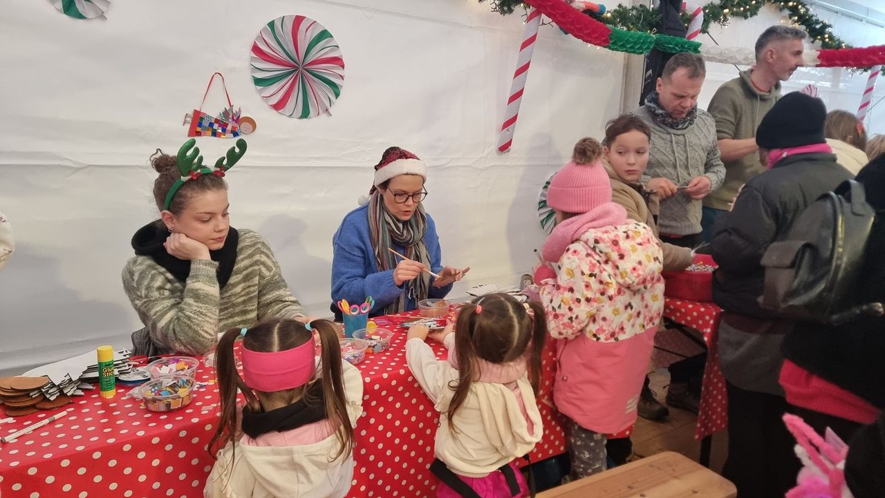 Świąteczne tłumy na Placu Ratuszowym