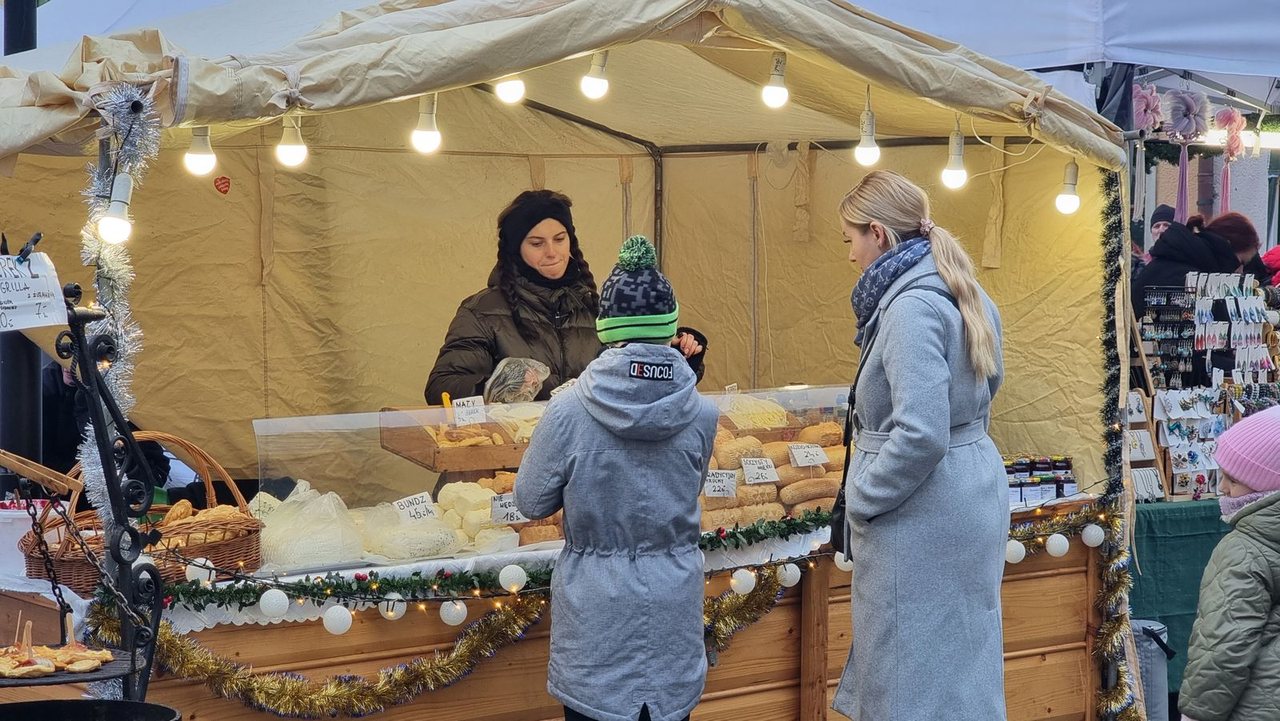 Świąteczne tłumy na Placu Ratuszowym