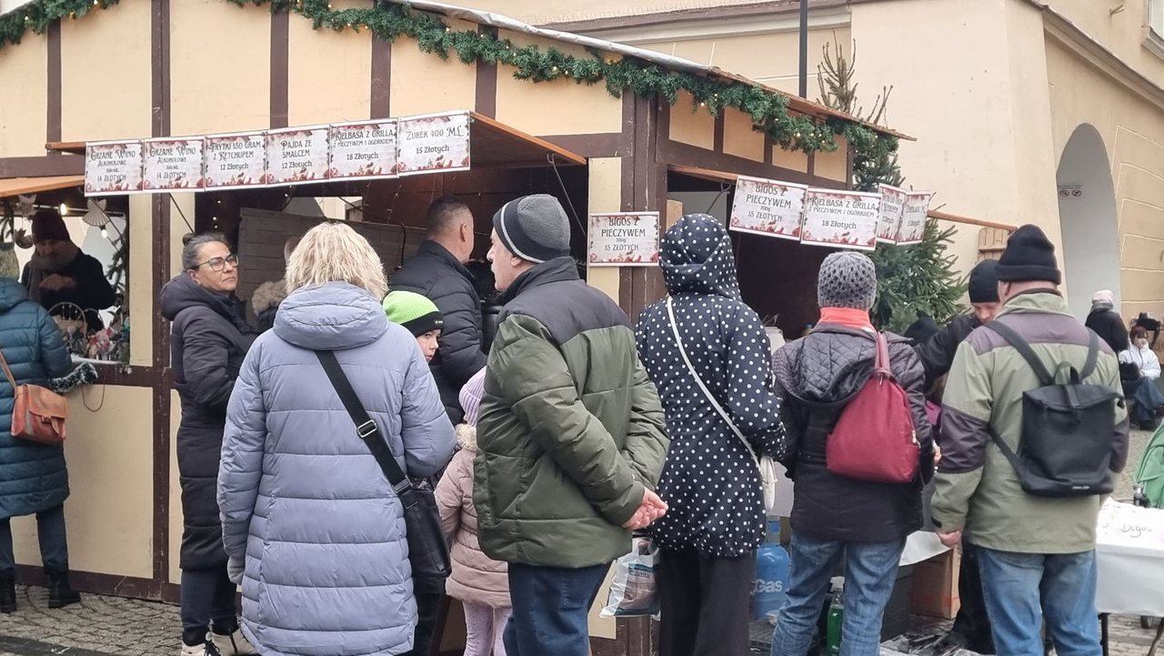 Świąteczne tłumy na Placu Ratuszowym