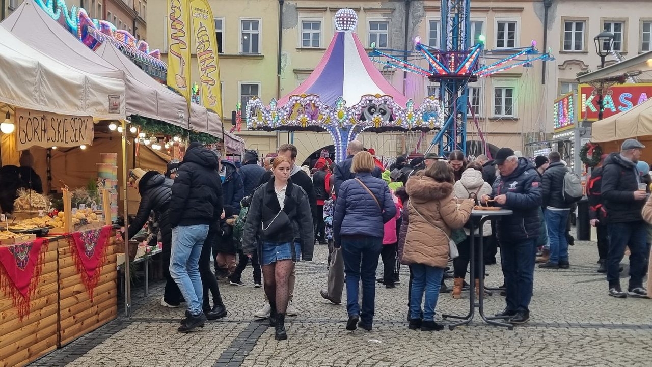 Świąteczne tłumy na Placu Ratuszowym