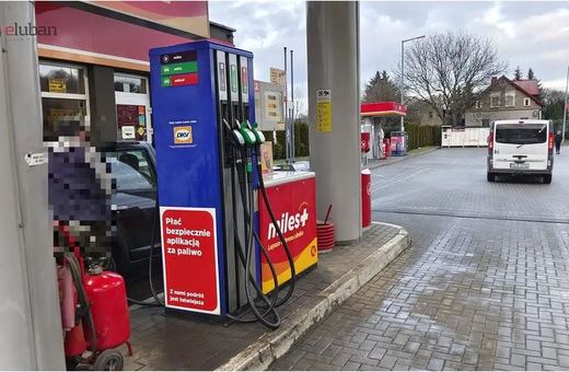 Mężczyzna próbował podpalić się na stacji paliw