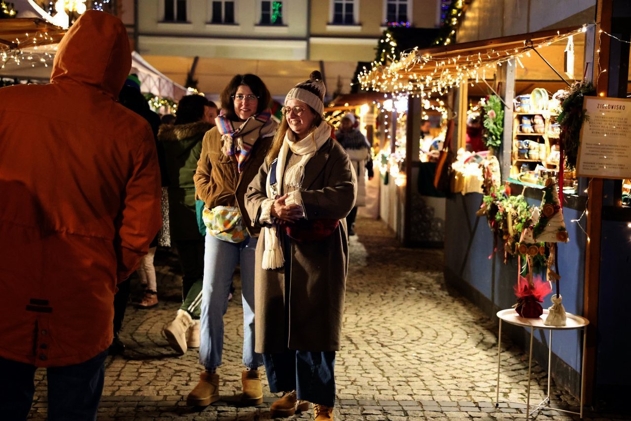 Finał jarmarku: życzenia, paczki i poczęstunek