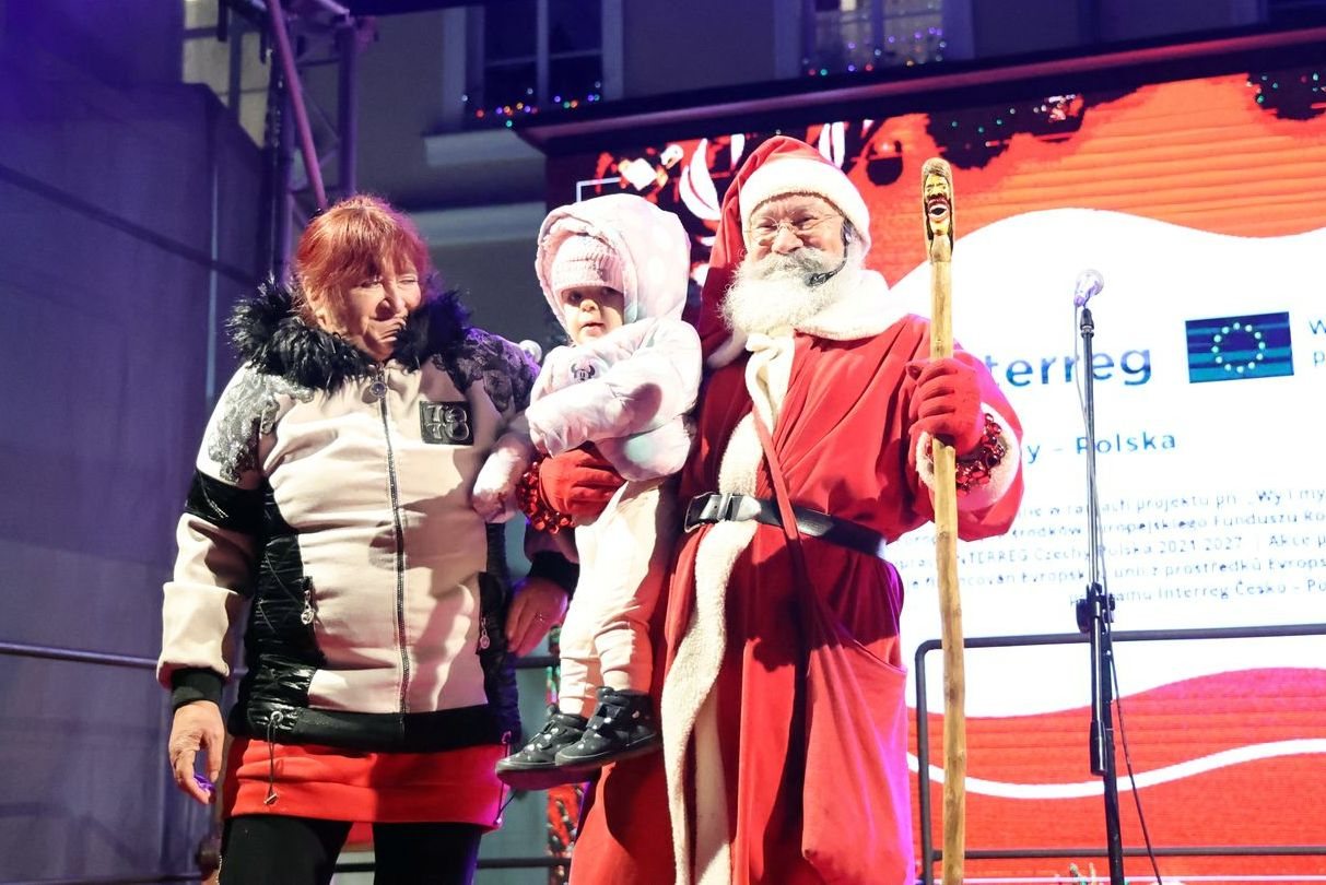 Finał jarmarku: życzenia, paczki i poczęstunek