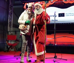 Finał jarmarku: życzenia, paczki i poczęstunek