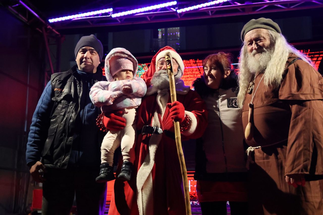 Finał jarmarku: życzenia, paczki i poczęstunek