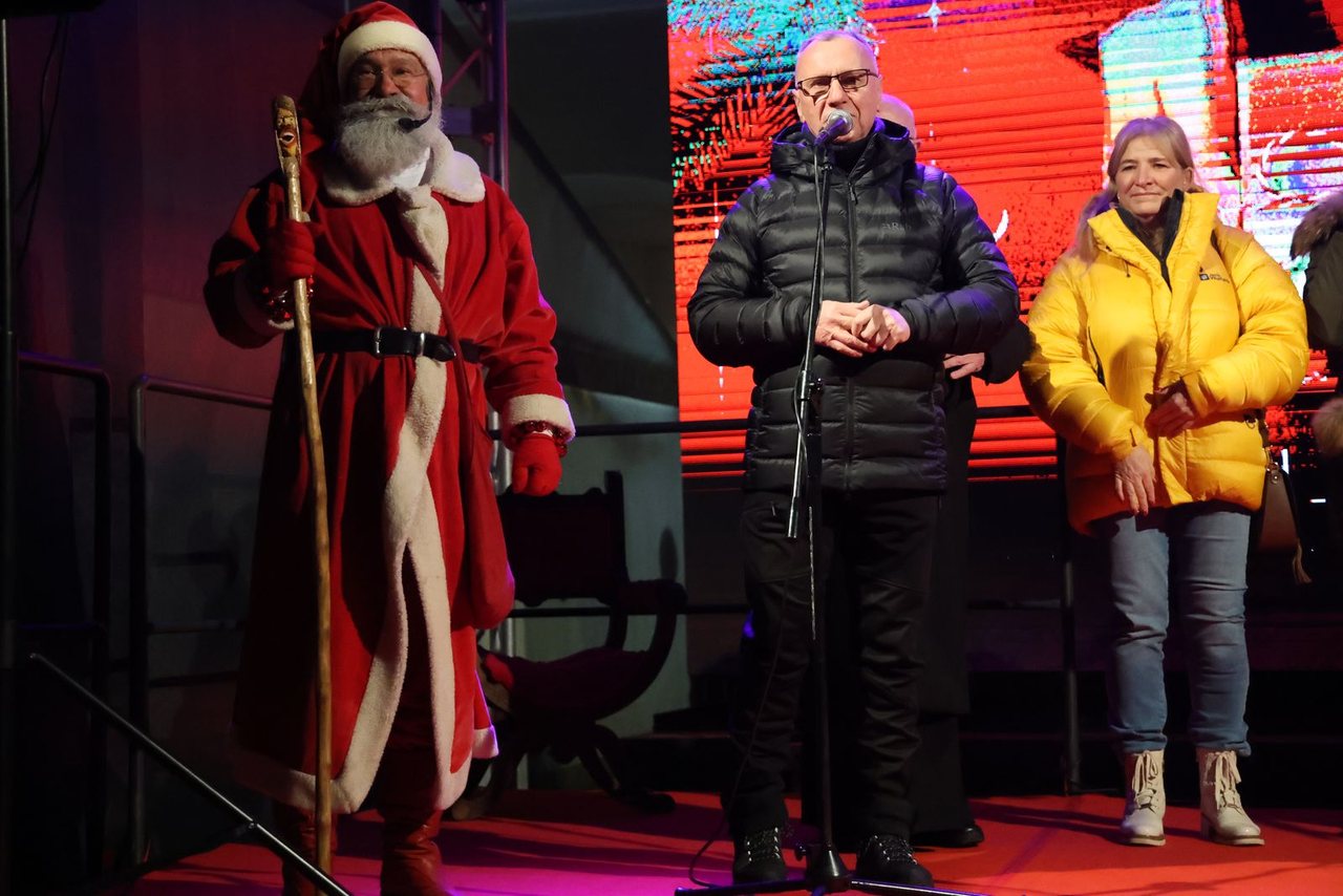 Finał jarmarku: życzenia, paczki i poczęstunek