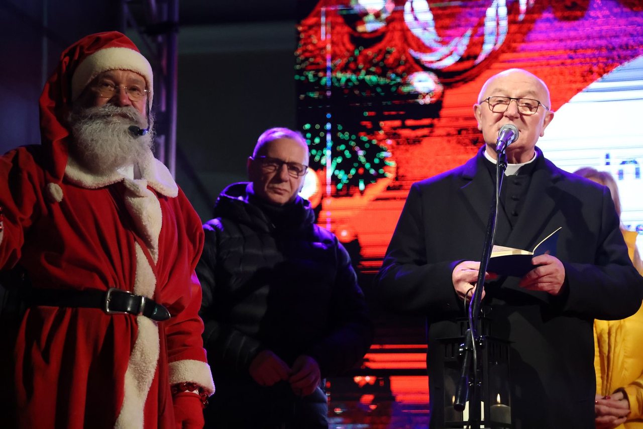 Finał jarmarku: życzenia, paczki i poczęstunek