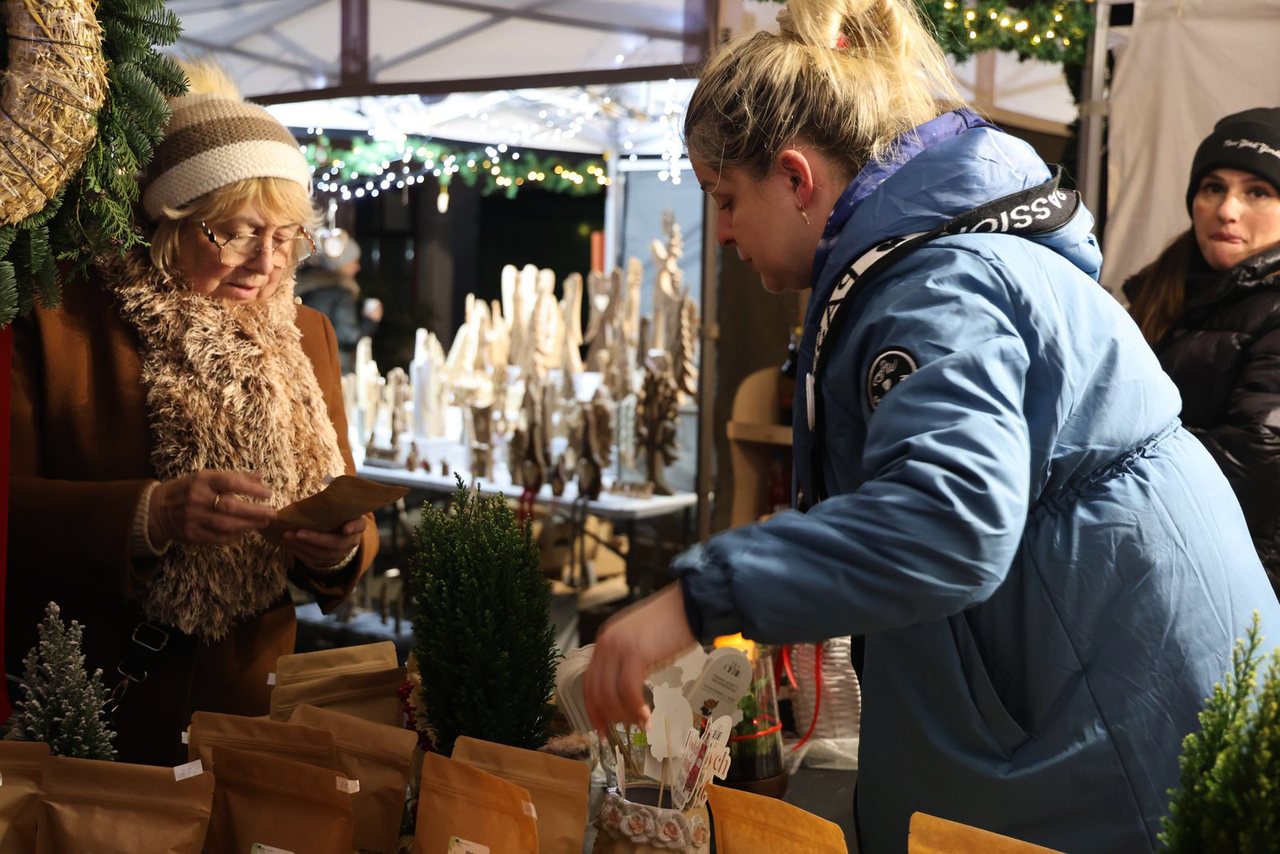 Finał jarmarku: życzenia, paczki i poczęstunek