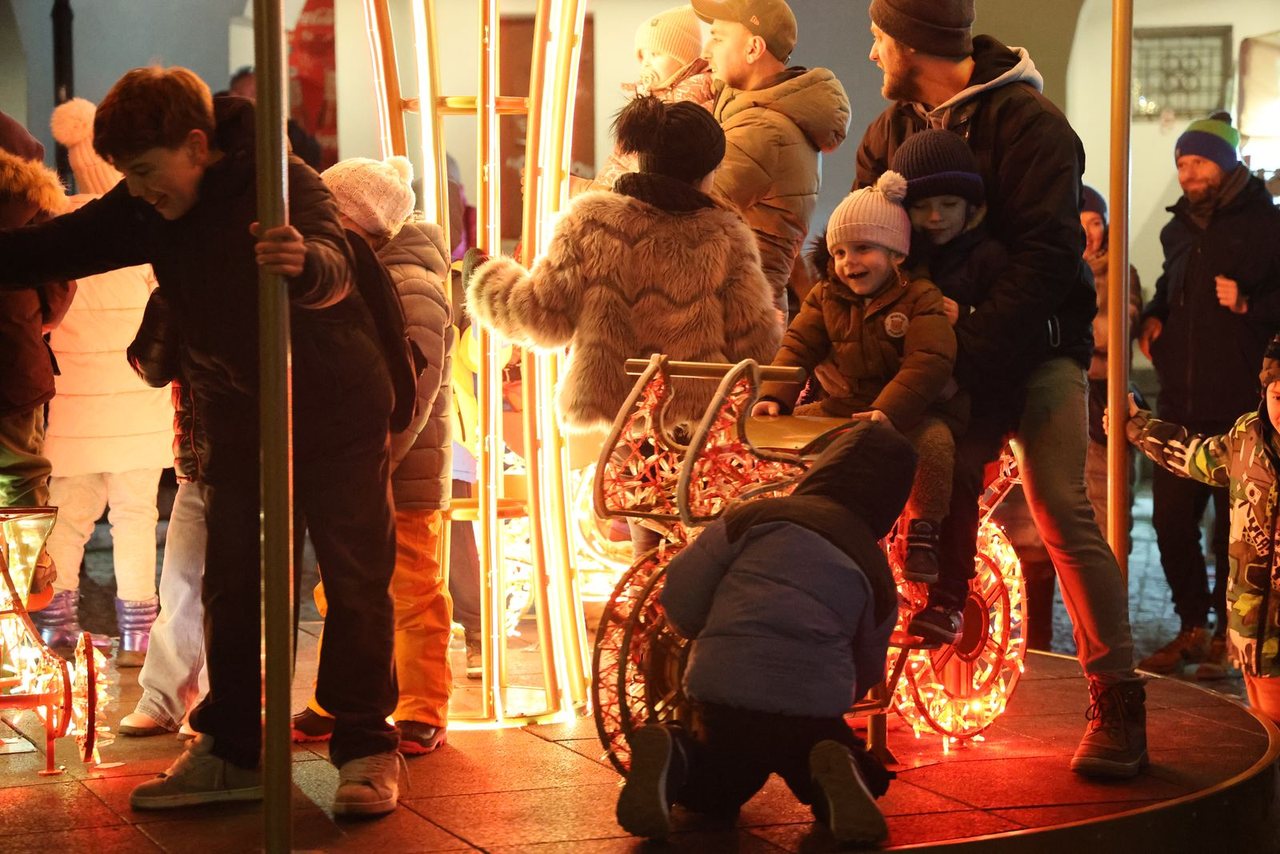 Finał jarmarku: życzenia, paczki i poczęstunek