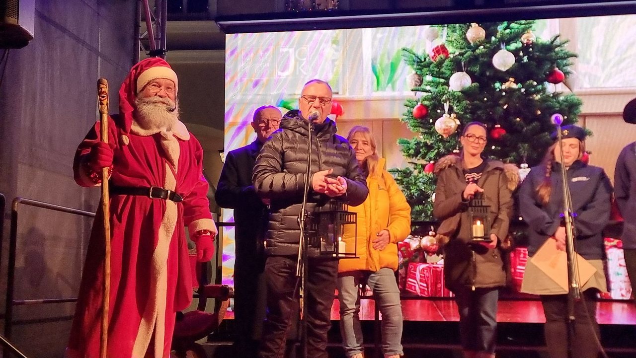 Finał jarmarku: życzenia, paczki i poczęstunek