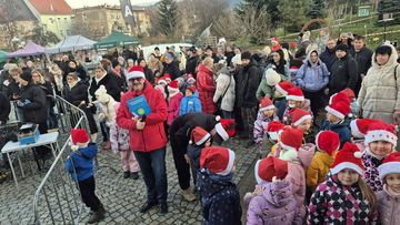 Czerwone czapki opanowały Kowary