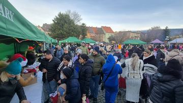 Czerwone czapki opanowały Kowary