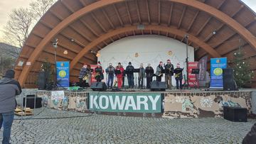 Czerwone czapki opanowały Kowary