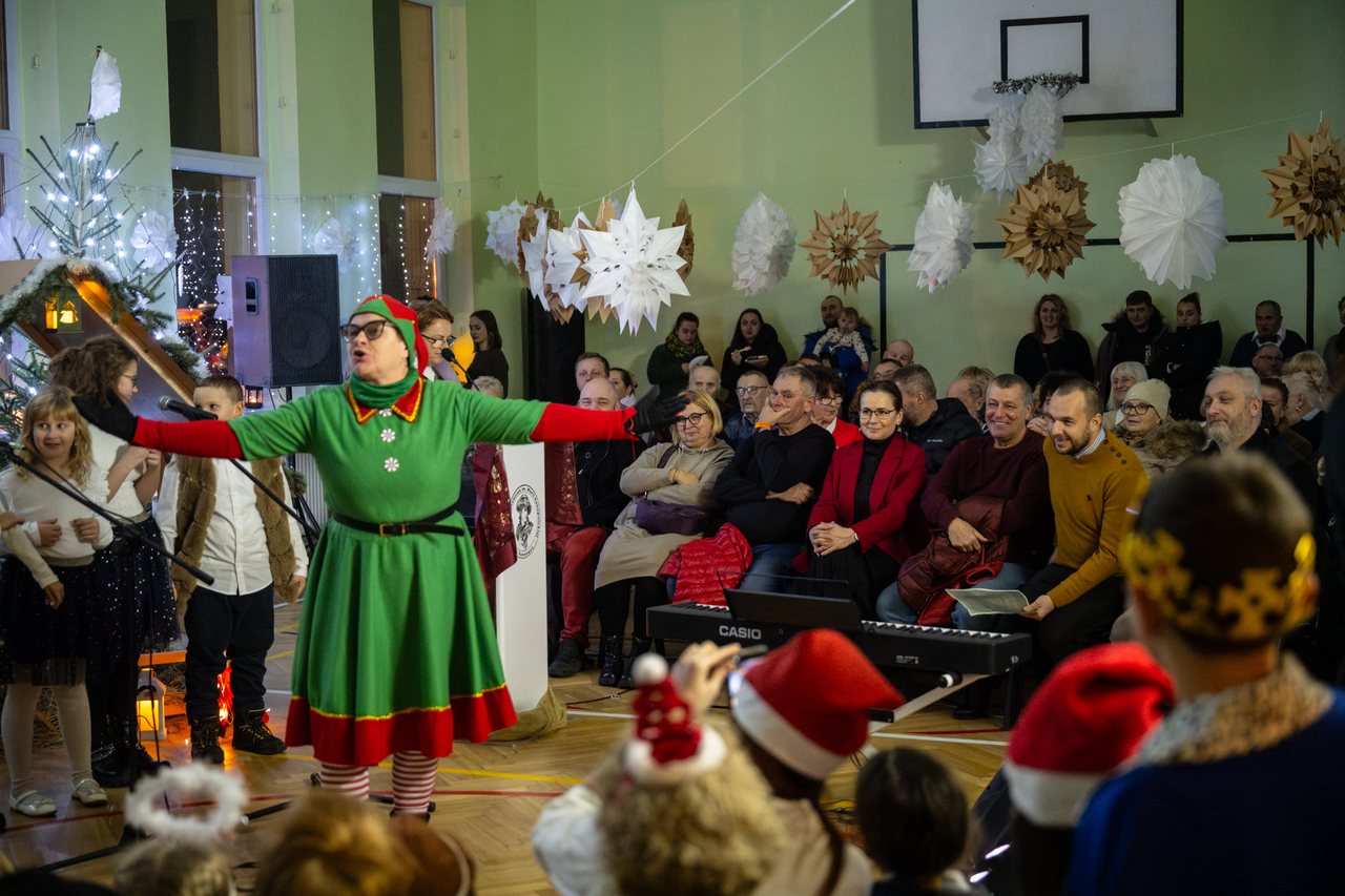 Świąteczny jarmark i jasełka w Sosnówce