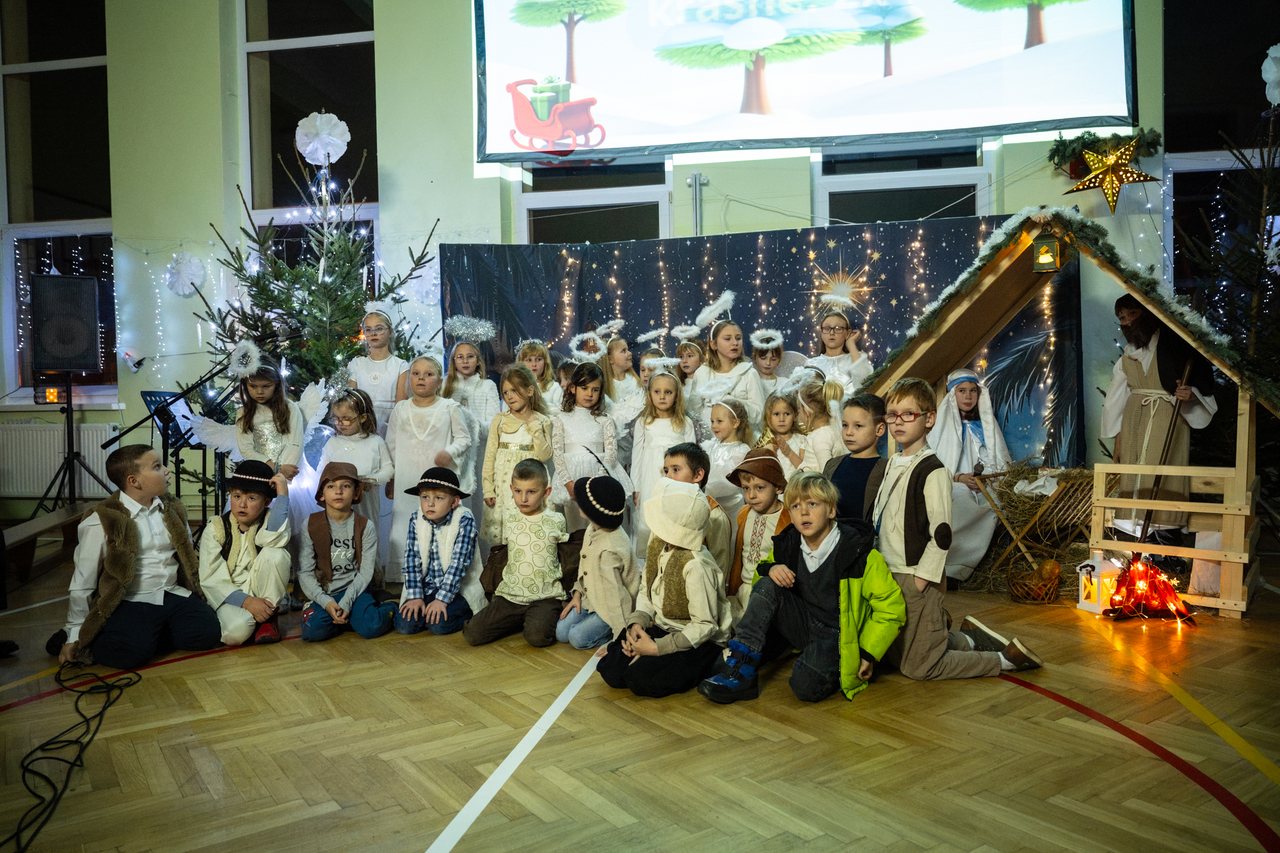 Świąteczny jarmark i jasełka w Sosnówce