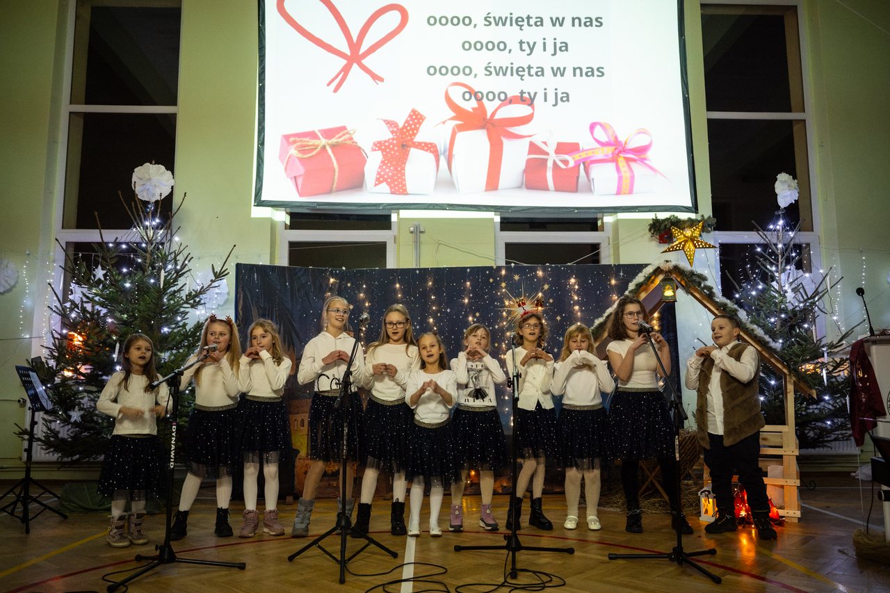 Świąteczny jarmark i jasełka w Sosnówce