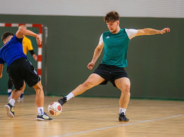Piłkarze amatorzy na boisku