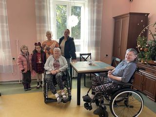 Przedszkolaki niosły seniorom świąteczną radość