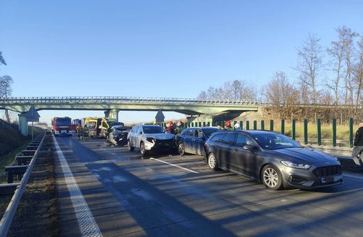 Karambol na A4. Autostrada stoi
