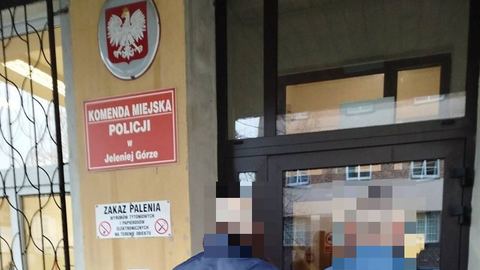 Zatrzymany 43–latek podejrzany o rozbój na parkingu sklepowym