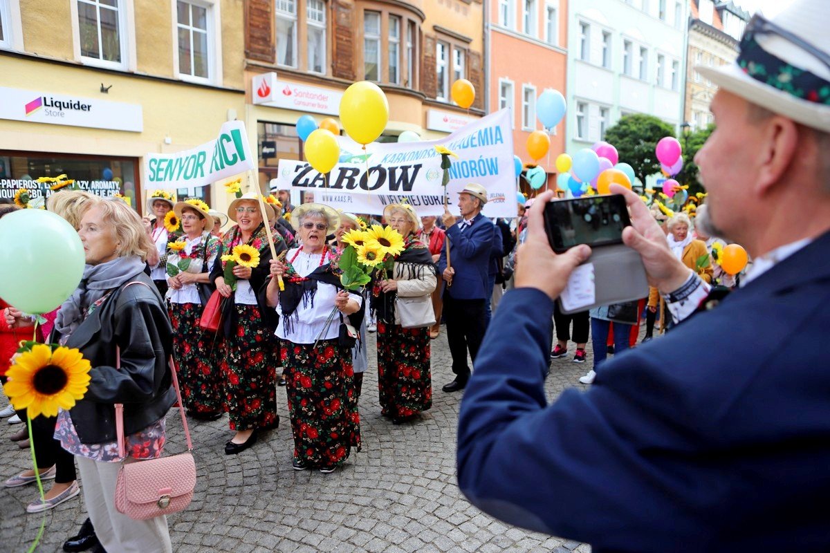 klucz-do-miasta-w-rekach-seniorow-100063