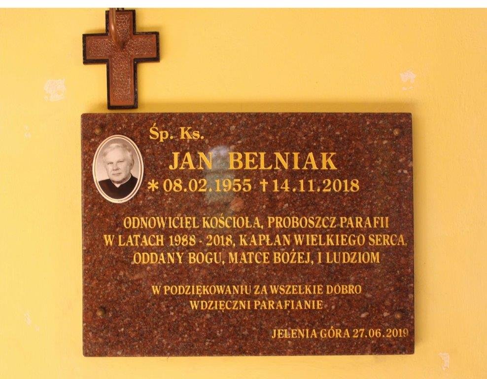Tablica poświęcona ks. Belniakowi