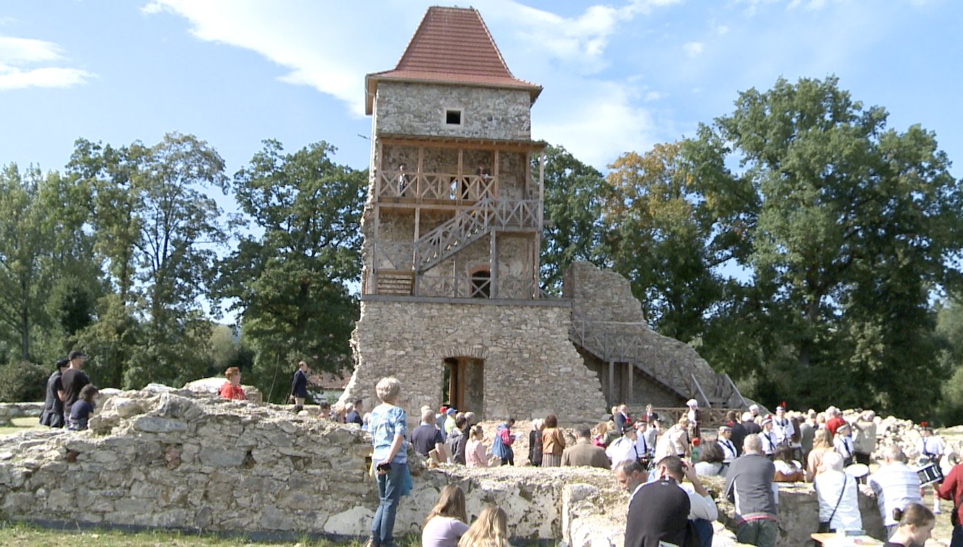 zamek-juz-czeka-na-zwiedzajacych-100099