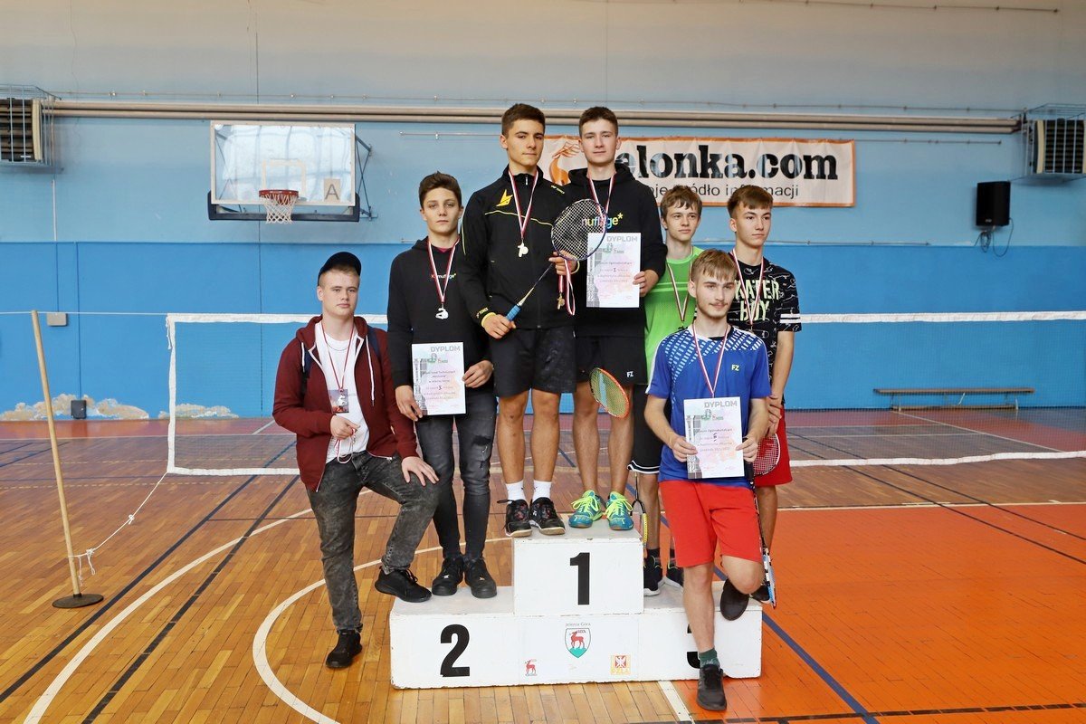 szkolni-mistrzowie-w-badmintonie-100220