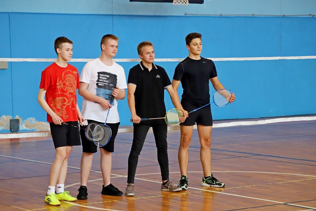 szkolni-mistrzowie-w-badmintonie-100220