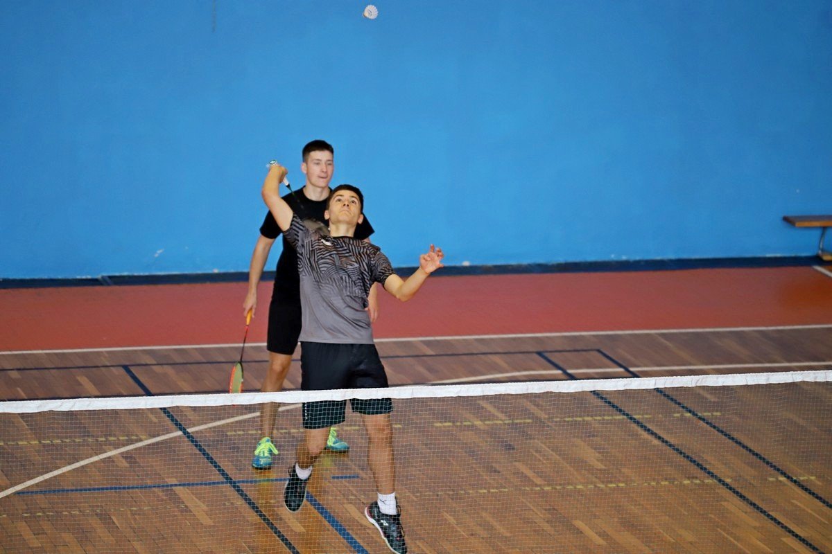 szkolni-mistrzowie-w-badmintonie-100220