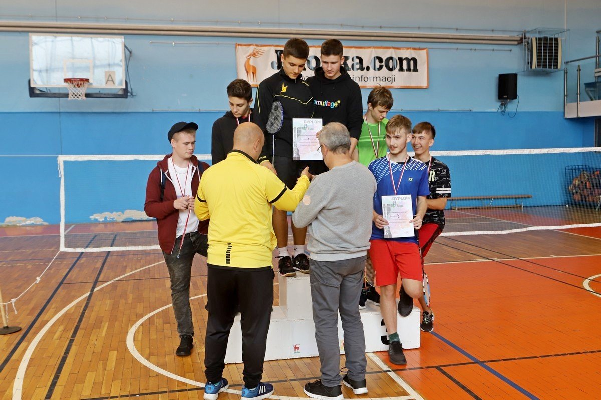 szkolni-mistrzowie-w-badmintonie-100220
