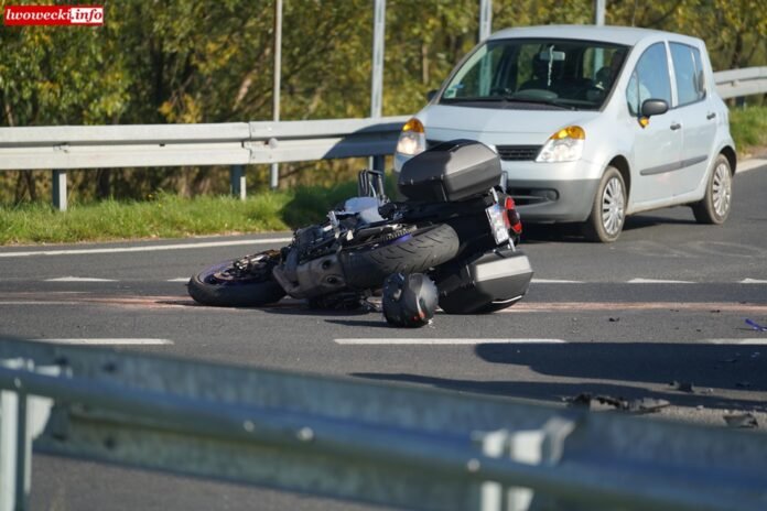 grozny-wypadek-z-udziaem-motocyklisty-100248