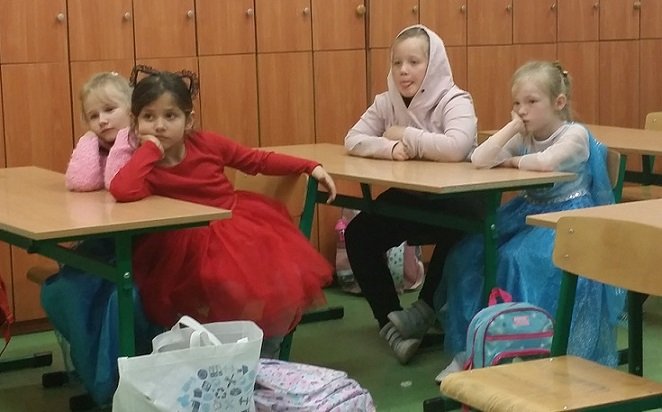aktorka-zuzanna-uczak-czytaa-dzieciom-w-sp7-100299