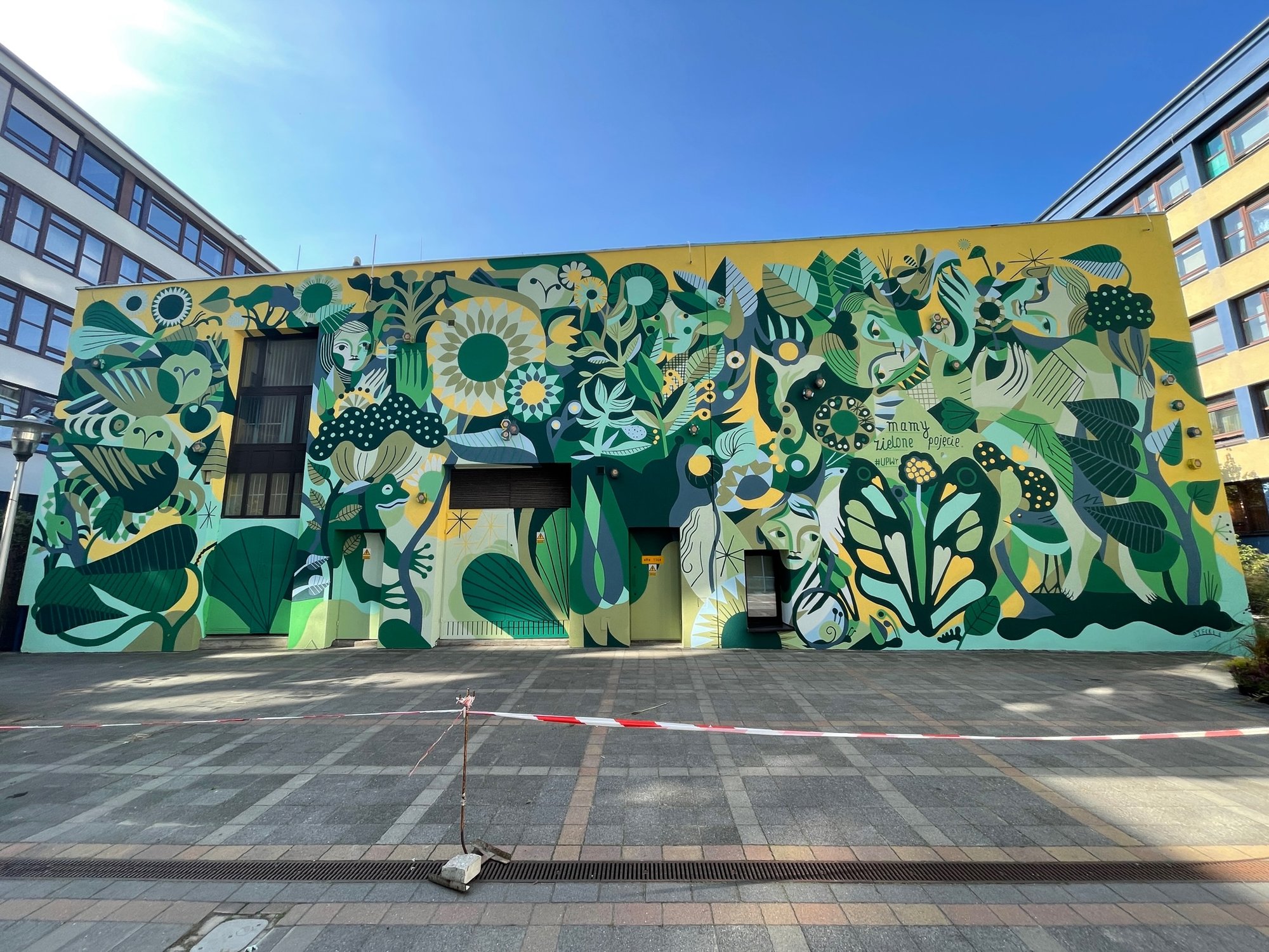 mural-z-mieszkaniem-dla-pszczo-murarek-100380