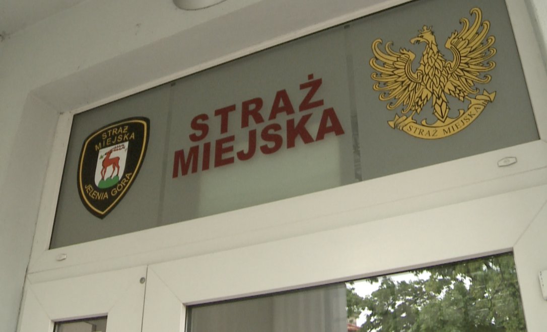 straz-miejska-sprawdzi-czym-palimy-w-piecach-100416