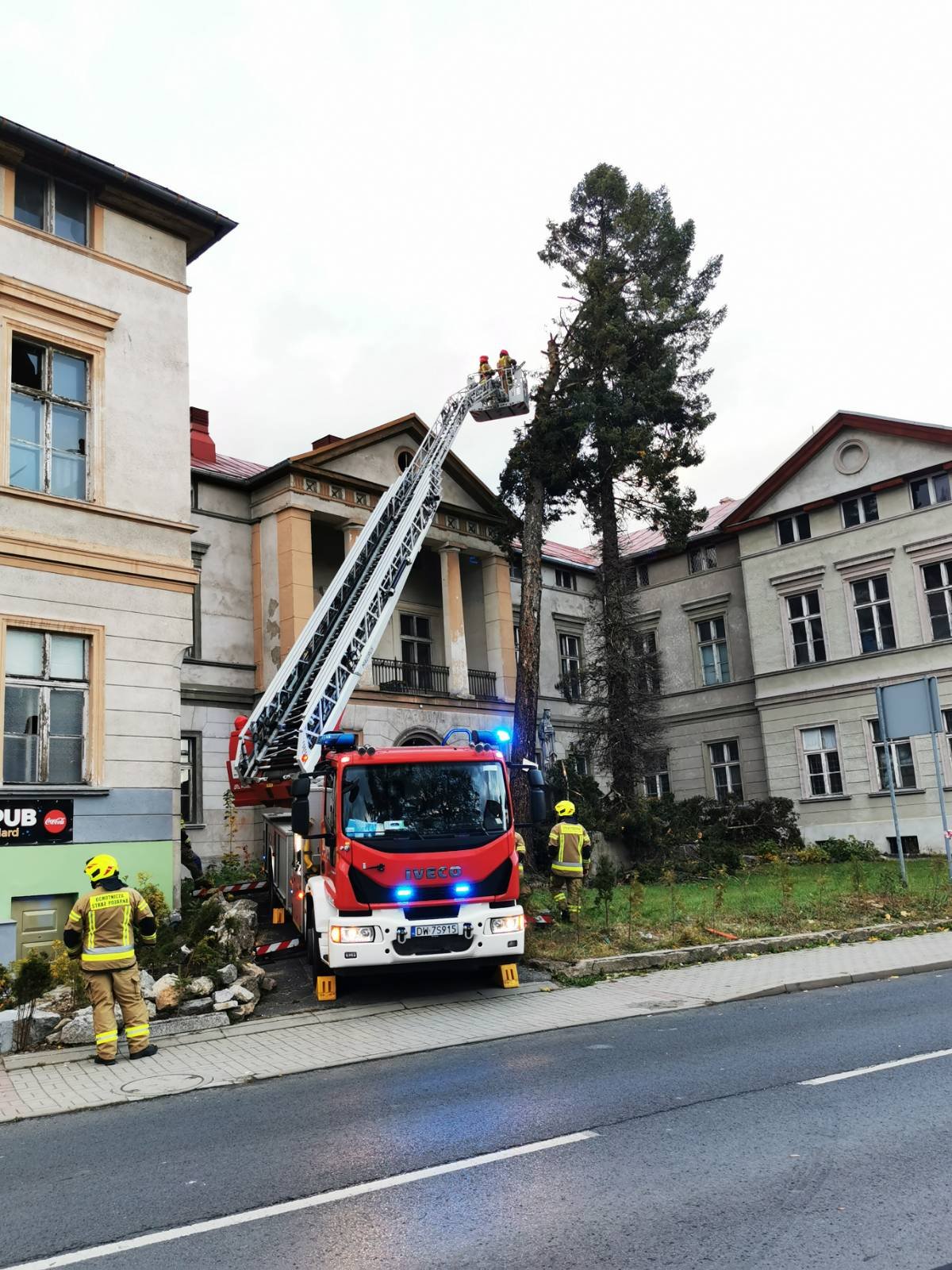 usuwanie-skutkow-wichury-100492