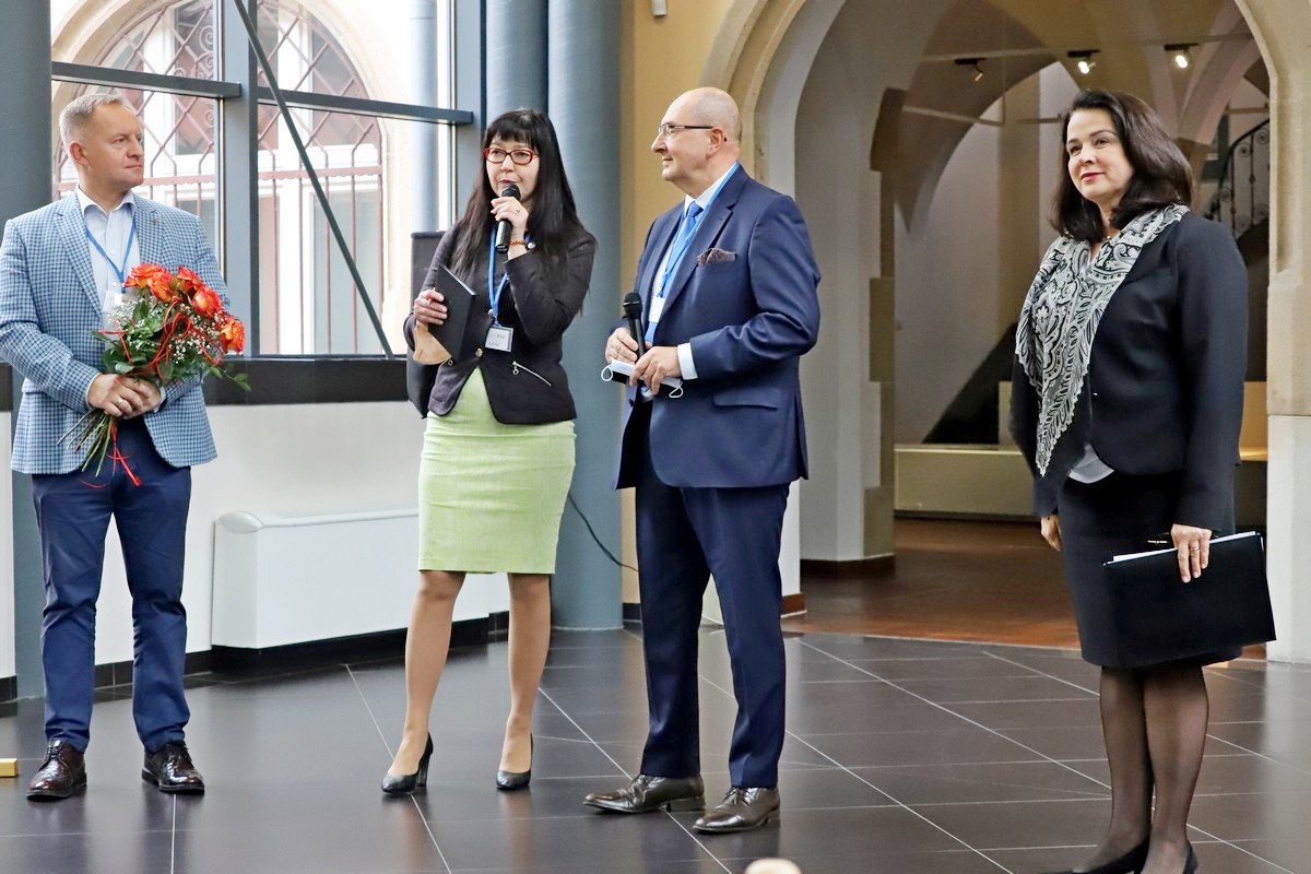 podsumowuja-projekt-dzieki-ktoremu-powstao-laboratorium-szka-100556
